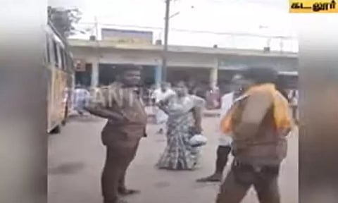 கடலூரில் பயணிகளிடம் தகாத வார்த்தையில் பேசிய ஓட்டுனர், நடத்துனரின் உரிமம் தற்காலிக ரத்து