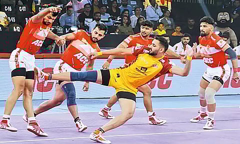 புரோ கபடி லீக்: தொடக்க ஆட்டத்தில் குஜராத், யு மும்பா அணிகள் வெற்றி