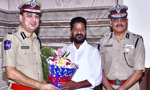 தெலுங்கானா:வாழ்த்து தெரிவித்த டிஜிபிக்கு அதிர்ச்சி கொடுத்த தேர்தல் ஆணையம்..!