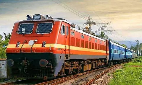 மிக்ஜம் புயல் எதிரொலியாக 12 எக்ஸ்பிரஸ் ரெயில்கள் ரத்து - ரெயில்வே நிர்வாகம்