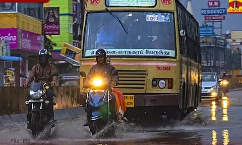 அதி கனமழை: சென்னையில் மாநகர பேருந்துகள் குறைந்த அளவில் இயக்கம்