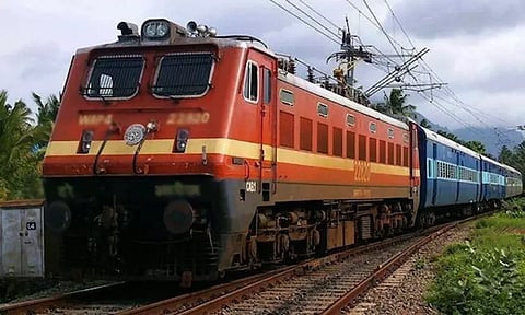 மிக்ஜம் புயல் எதிரொலி: இன்று 24 ரெயில்கள் ரத்து