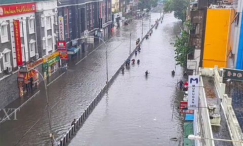 சென்னையில் கனமழை காரணமாக இதுவரை 8 பேர் உயிரிழப்பு - சென்னை காவல்துறை தகவல்