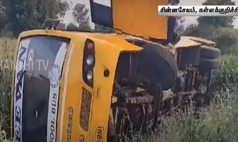 சின்னசேலம் அருகே தனியார் பள்ளி பேருந்து கவிழ்ந்து விபத்து