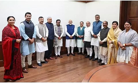 மத்திய மந்திரிசபையில் மாற்றம்: 3 மத்திய மந்திரிகள் ராஜினாமா