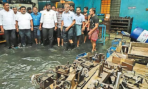 பெரும் துயரில் அம்பத்தூர் தொழிற்சாலை: களத்திற்கே வராமல் மக்கள் இயல்பு நிலைக்கு திரும்பி விட்டதாக கூறுவதா? அண்ணாமலை கண்டனம்