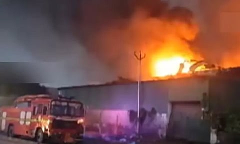 சென்னை மணலி அருகே பயங்கர தீ விபத்து.. அதிகாலையில் பீதி அடைந்த மக்கள்