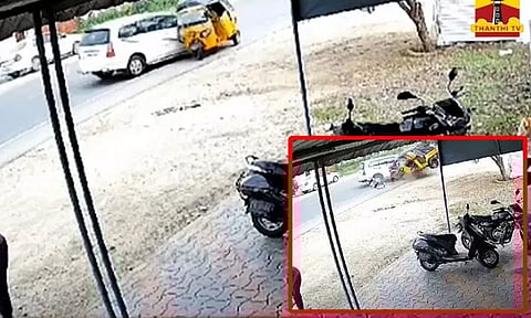 பல்லடம் அருகே ஆட்டோ மீது கார் மோதி பயங்கர விபத்து.! பெண்கள், குழந்தை உட்பட 4 பேர் படுகாயம்