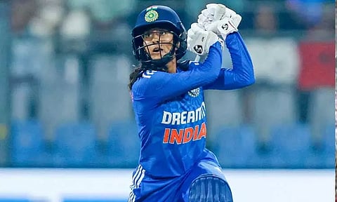 பெண்கள் டி20 கிரிக்கெட்; இங்கிலாந்து அணி அபார பந்துவீச்சு..! இந்தியா 80 ரன்களுக்கு ஆட்டமிழப்பு