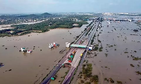 வெள்ள நிவாரணம்; ரூ.12 ஆயிரம் ஆக உயர்த்தி வழங்க வேண்டும்: எடப்பாடி பழனிசாமி வலியுறுத்தல்