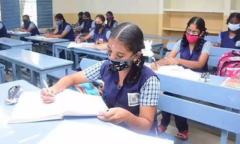 அரையாண்டு தேர்வுக்கான புதிய அட்டவணையை வெளியிட்டது பள்ளிக்கல்வித்துறை