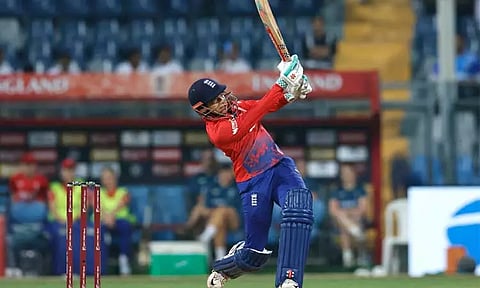 பெண்கள் டி20 : இந்தியாவுக்கு 127 ரன்கள் இலக்கு நிர்ணயித்தது இங்கிலாந்து அணி