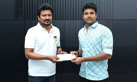 மிக்ஜம் புயல் பாதிப்பு - ரூ.10 லட்சத்திற்கான காசோலையை வழங்கிய நடிகர் சிவகார்த்திகேயன்