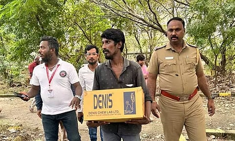 குழந்தையின் உடலை அட்டைப் பெட்டியில் வைத்து வழங்கிய விவகாரம்.. அரசு மருத்துவமனை ஊழியர் சஸ்பெண்ட்