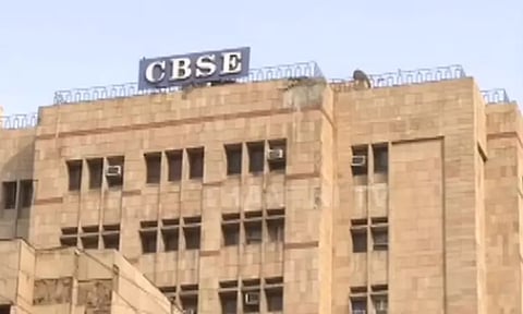 சி.பி.எஸ்.இ. 10 மற்றும் 12-ம் வகுப்பு பொதுத்தேர்வு அட்டவணை வெளியீடு