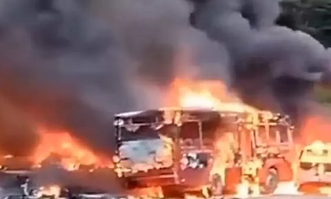 கட்டுப்பாட்டை இழந்த லாரியால் பயங்கர விபத்து.. பற்றி எரிந்த வாகனங்கள்.. 16 பேர் பலி