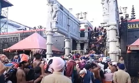 சபரிமலையில் கடந்த ஆண்டை விட வருவாய் குறைவு - தேவசம்போர்டு தகவல்