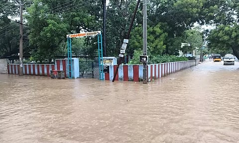 தென் மாவட்டங்களில் வெளுத்து வாங்கும் மழை: மக்களின் இயல்பு வாழ்க்கை பாதிப்பு