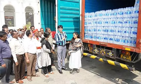 தென் மாவட்டங்களுக்கு சென்னையில் இருந்து நிவாரணப் பொருட்கள் அனுப்பி வைப்பு - மேயர் பிரியா தகவல்