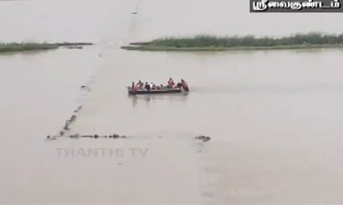 ஸ்ரீவைகுண்டம்: மீட்புப்பணிகளில் இந்திய ராணுவ வீரர்கள்...!