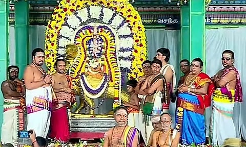 சனிப்பெயர்ச்சி விழா: மகர ராசியில் இருந்து கும்ப ராசிக்கு இடம்பெயர்ந்தார் சனிபகவான்