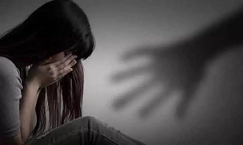 உத்தரபிரதேசத்தில் 14 வயது சிறுமிக்கு கூட்டு பாலியல் வன்கொடுமை - அதிர்ச்சி சம்பவம்