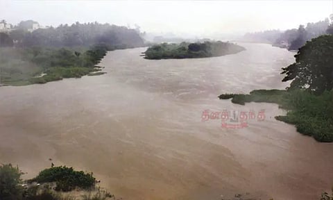 தாமிரபரணி ஆற்றில் ஏற்பட்ட வெள்ளப்பெருக்கால் 5 மாவட்டங்களுக்கு குடிநீர் விநியோகிப்பதில் சிக்கல்