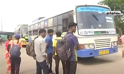 இயல்பு நிலைக்கு திரும்பிய தூத்துக்குடி புதிய பேருந்து நிலையம் - பிற மாவட்டங்களுக்கு பேருந்து சேவை தொடக்கம்