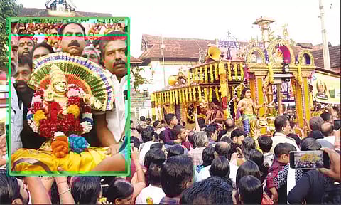 சபரிமலை நோக்கி ஊர்வலமாக புறப்பட்ட தங்க அங்கி..!