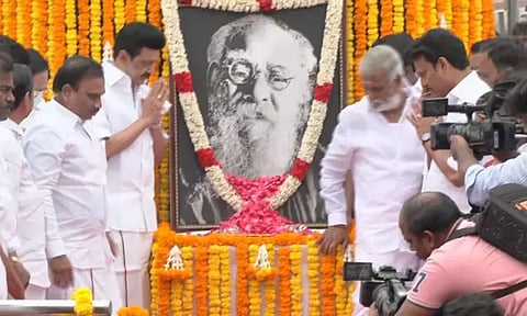 தந்தை பெரியார் நினைவு தினம்: முதல்-அமைச்சர் மு.க.ஸ்டாலின் மரியாதை