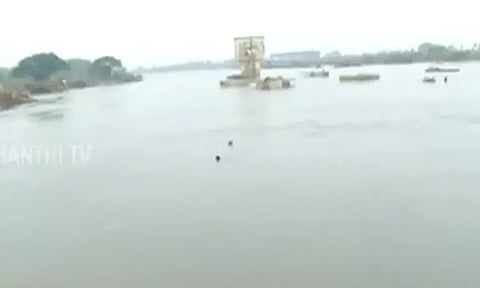 தாமிரபரணியில் வெள்ளத்தால் சேதமடைந்த உரைகிணறுகளை சரிசெய்யும் பணிகள் தீவிரம்