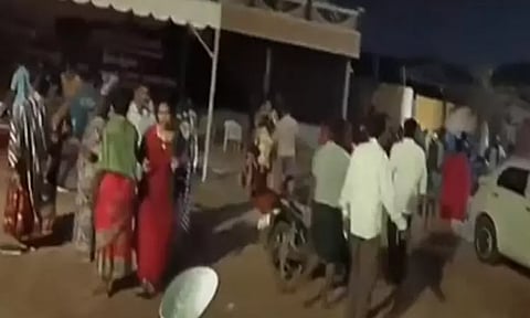 சென்னை, எண்ணூர் அருகே உள்ள தொழிற்சாலையில் திடீர் வாயு கசிவு... 30க்கும் மேற்பட்டோர் பாதிப்பு