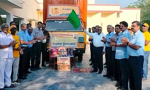 தூத்துக்குடி மக்களுக்கு மழை நிவாரணப் பொருட்கள் வழங்கிய ராம்கோ சிமெண்ட் நிறுவனம்
