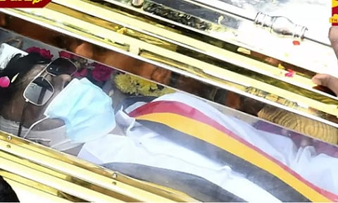 சென்னை தீவுத் திடலுக்கு மாற்றப்பட்ட விஜயகாந்தின் இறுதி அஞ்சலி...!