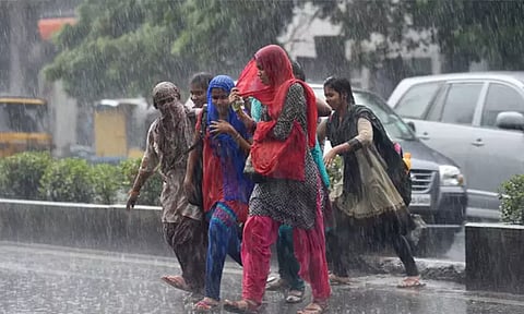 தென் மாவட்டங்களில் 3 நாட்களுக்கு கனமழை எச்சரிக்கை- வானிலை மையம் அறிவிப்பு