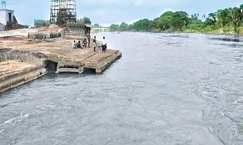 மேற்கு தொடர்ச்சி மலையில் கனமழை; பாபநாசம்-மணிமுத்தாறு அணைகளில் நீர்திறப்பு மேலும் அதிகரிப்பு