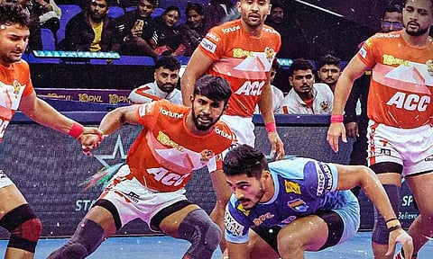 புரோ கபடி லீக்; பெங்கால் அணியை வீழ்த்தி குஜராத் வெற்றி