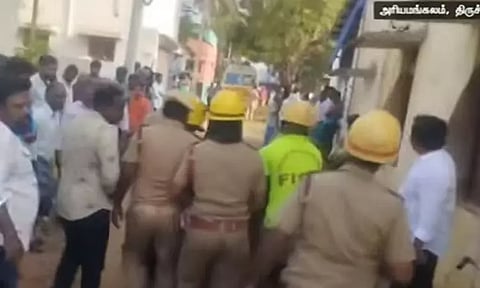 வீட்டின் மேற்கூரை இடிந்து விழுந்து 2 குழந்தைகள் உள்பட 4 பேர் உயிரிழப்பு - திருச்சியில் சோகம்