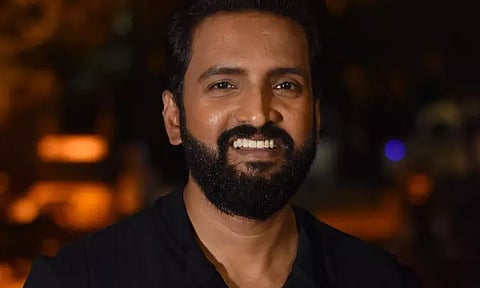 புத்தாண்டில் நடிகர் சந்தானம் செய்த செயல்... பாராட்டும் ரசிகர்கள்...!