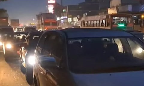 தொடர் விடுமுறை முடிந்து சென்னை திரும்பும் மக்கள் - கடும் போக்குவரத்து நெரிசல்