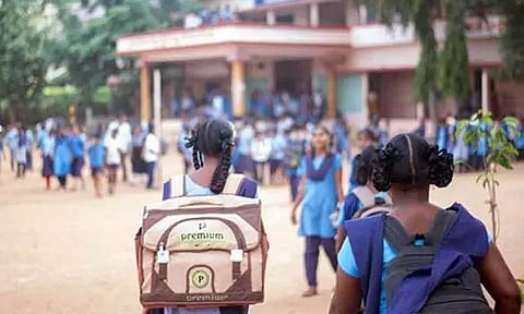 அரையாண்டு விடுமுறை முடிந்து பள்ளிகள் இன்று மீண்டும் திறப்பு