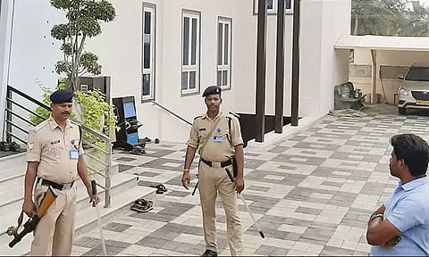 தமிழகத்தில் கட்டுமான நிறுவனங்கள் தொடர்புடைய இடங்களில் 2-வது நாளாக வருமான வரி சோதனை