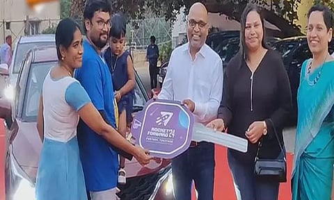 சென்னை: ஊழியர்கள் 50 பேருக்கு காரை பரிசளித்த தனியார் ஐடி நிறுவனம்