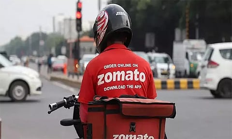 ஒரே நாளில் ரூ.97 லட்சம் டிப்ஸ்! சோமோட்டோ டெலிவரிமேன்களுக்கு அள்ளிக் கொடுத்த வாடிக்கையாளர்கள்