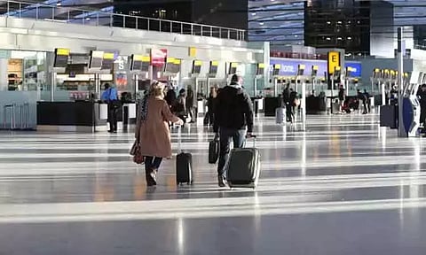 மாணவர் விசாவில் இனி குடும்பத்தினருக்கு அனுமதியில்லை - விதிகளை கடுமையாக்கிய இங்கிலாந்து