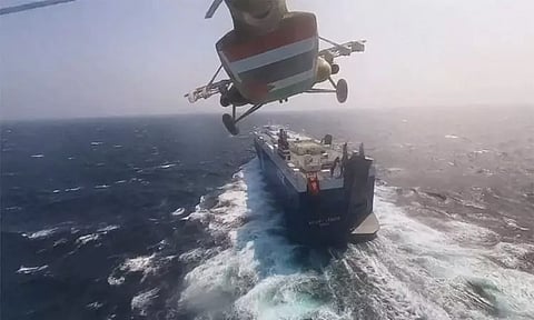 செங்கடலில் வெடித்த டிரோன் படகு.. அமெரிக்காவின் எச்சரிக்கையை மீறி தாக்குதல் நடத்திய ஹவுதி கிளர்ச்சியாளர்கள்