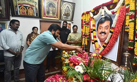 விஜயகாந்த் பெயரை நடிகர் சங்க கட்டிடத்திற்கு சூட்ட வேண்டும் - சசிகுமார் கோரிக்கை