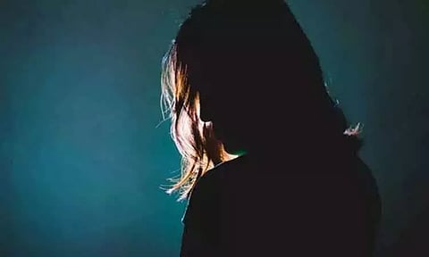 மசாஜ் செய்வதாக கூறி வெளிநாட்டு பெண்ணுக்கு பாலியல் தொல்லை: விடுதி உரிமையாளர் கைது