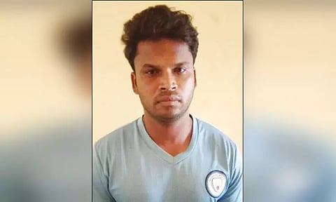 மாணவிகள், ஆசிரியைகளுடன் ஆபாச வீடியோ சாட்டிங்.... உடற்கல்வி ஆசிரியரின் உல்லாச லீலை.. குமரியில் திடுக்கிடும் சம்பவம்