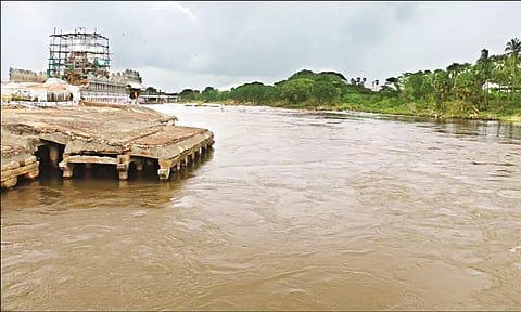 தாமிரபரணி ஆற்றில் நீர்வரத்து அதிகரிப்பு: தூத்துக்குடி மாவட்ட மக்களுக்கு எச்சரிக்கை